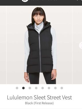 Lululemon Sleet Street athletica Black Hooded Puffer Down Vest Size 4 Small